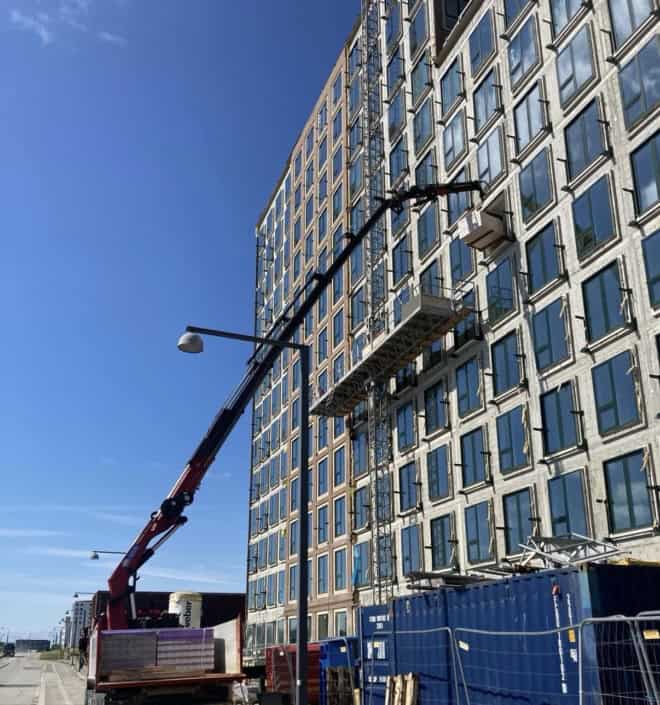 Levering af materialer med kran