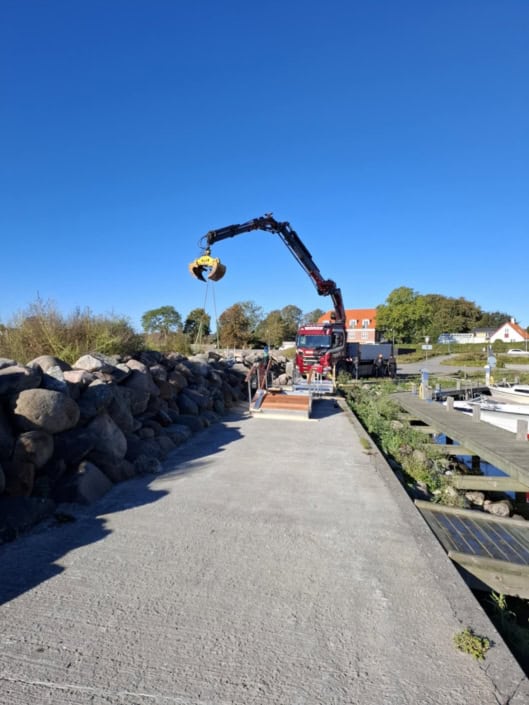Løft af trappe med kran