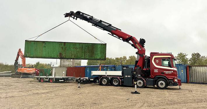 Løft og transport af 40 fods container